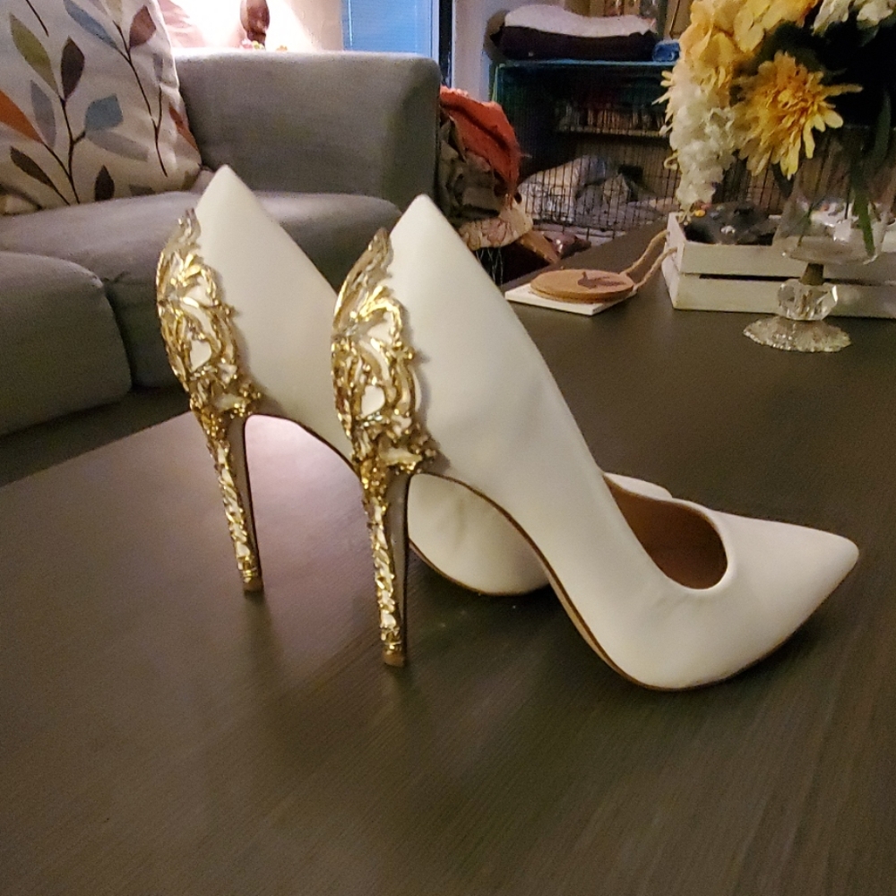 Shoedazzle white heels